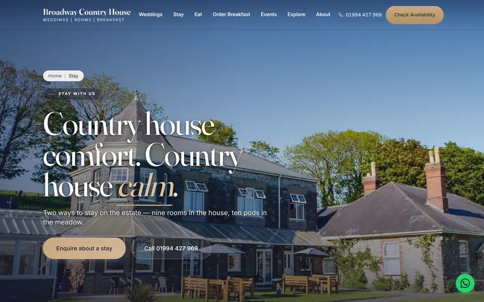 Broadway Country House stay page at 1440px: hotel rooms and glamping pods.